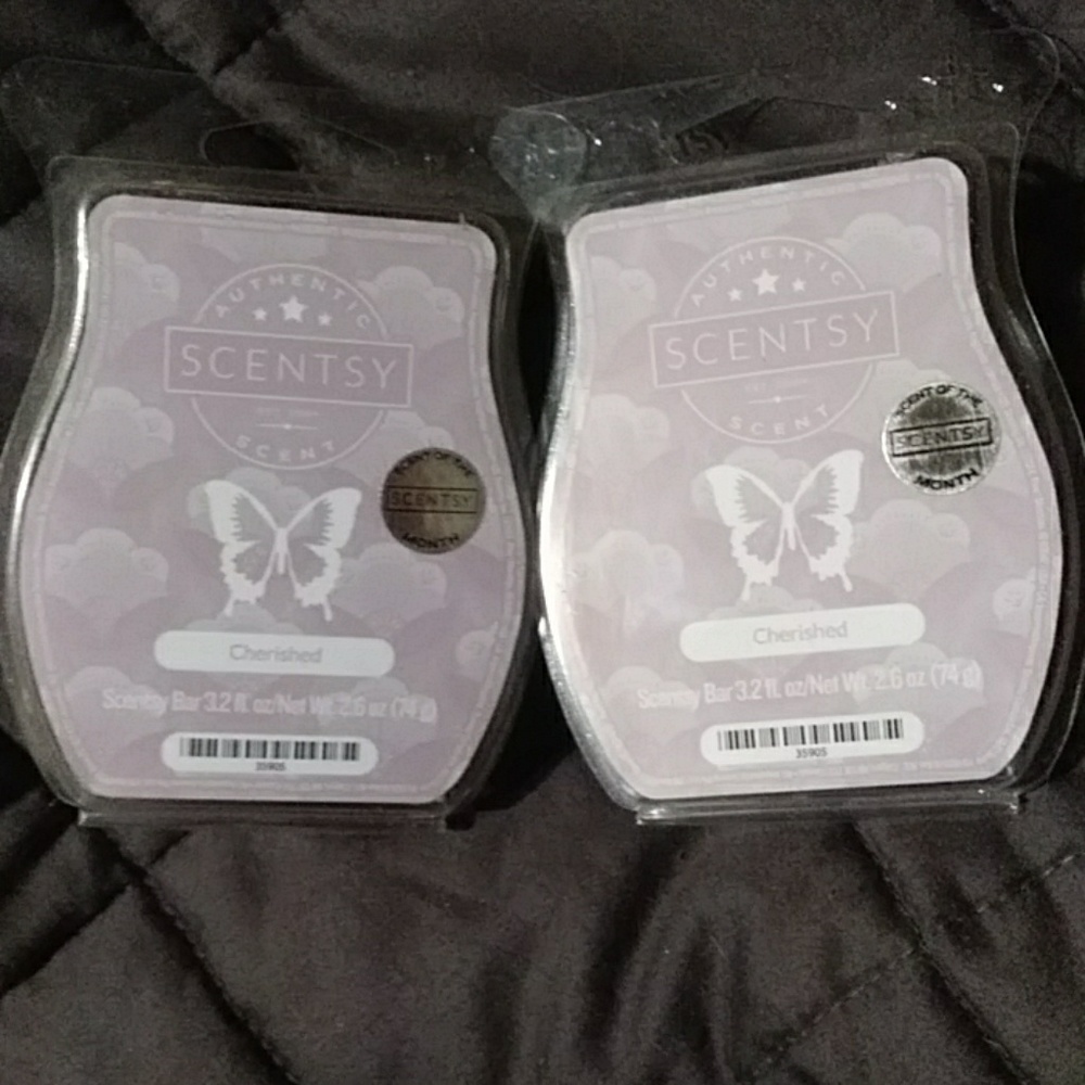2 Scentsy bars(cherished)